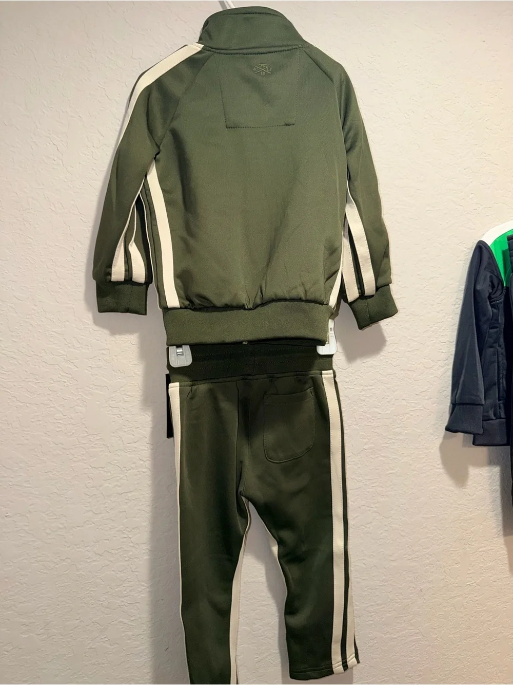 Jordan Craig Boys 2-Piece Track Suit Olive Green Cream Size 3T NWT
